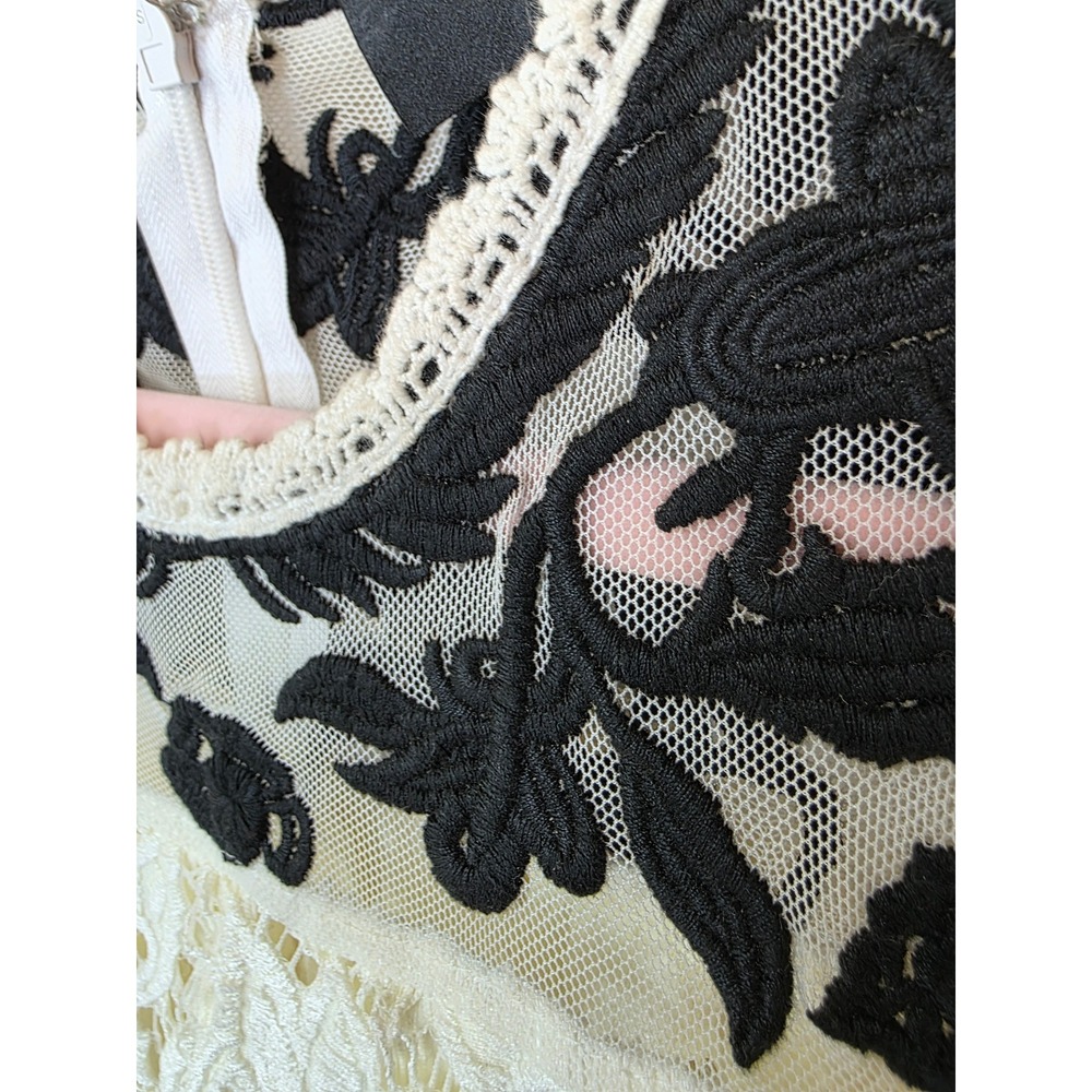 Romeo + Juliet Couture Women Cream Lace Black Embroidered Mesh Yoke Tank‎ Top S - Picture 4 of 6